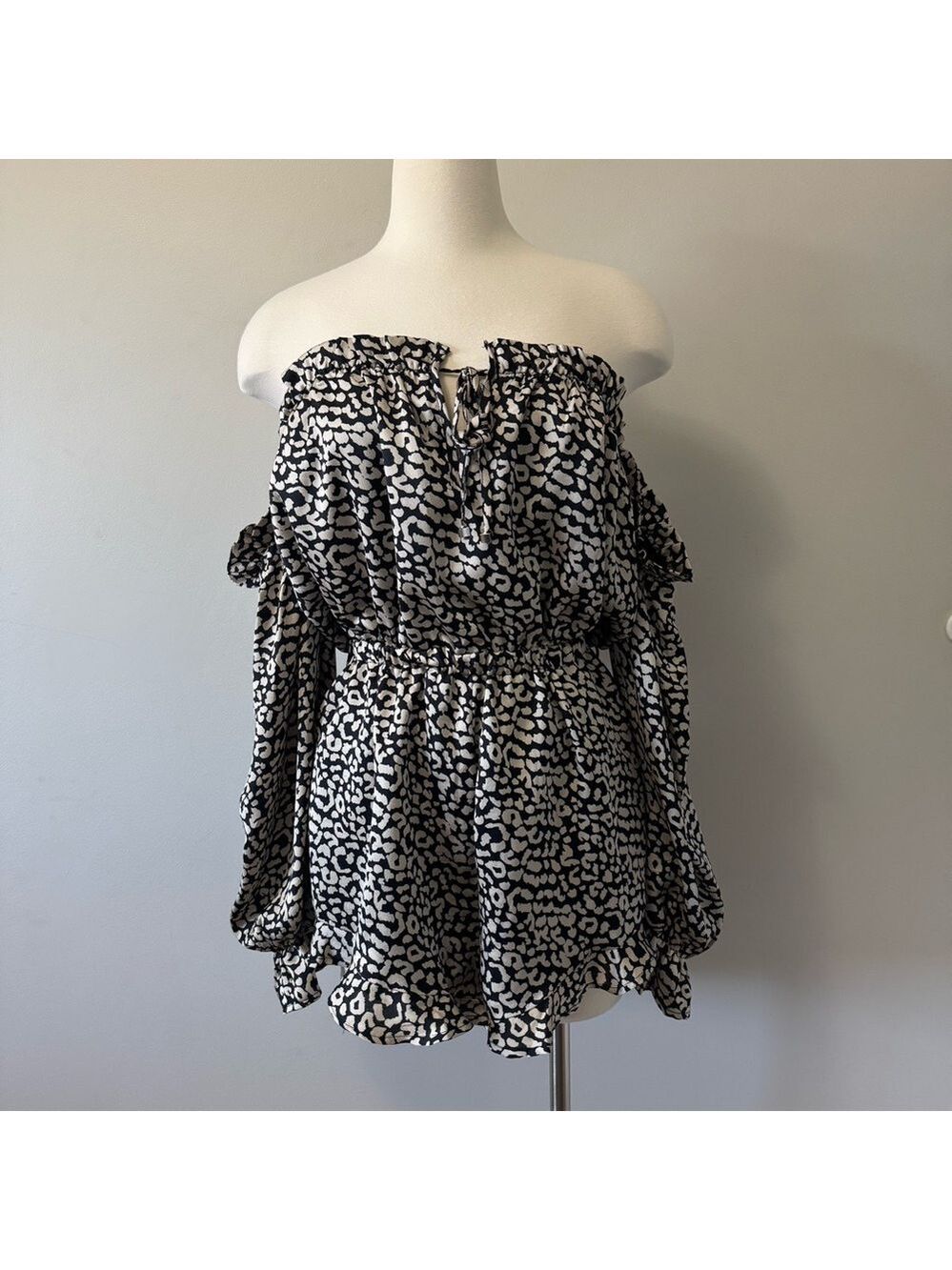 Away Black and White Patterned Jumpsuit off shoulder size Medium - Picture 2 of 13